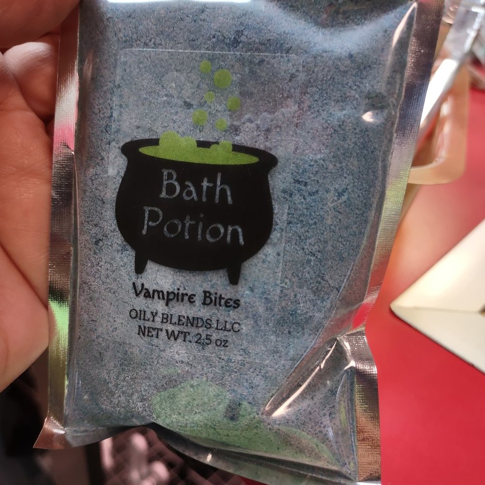 Halloween Fizzy Bath Soak from Oily Blends - VAMPIRE BITES - (Candy Apple Scent)